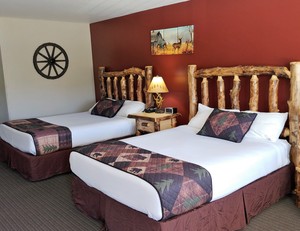 Double Queen Log Cabin Style Room Photo 1
