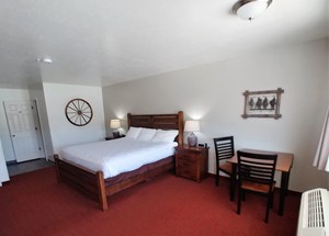 King - Ranch Style Room Photo 4