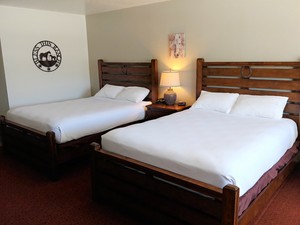 Double Queen Ranch Style Room Photo 1